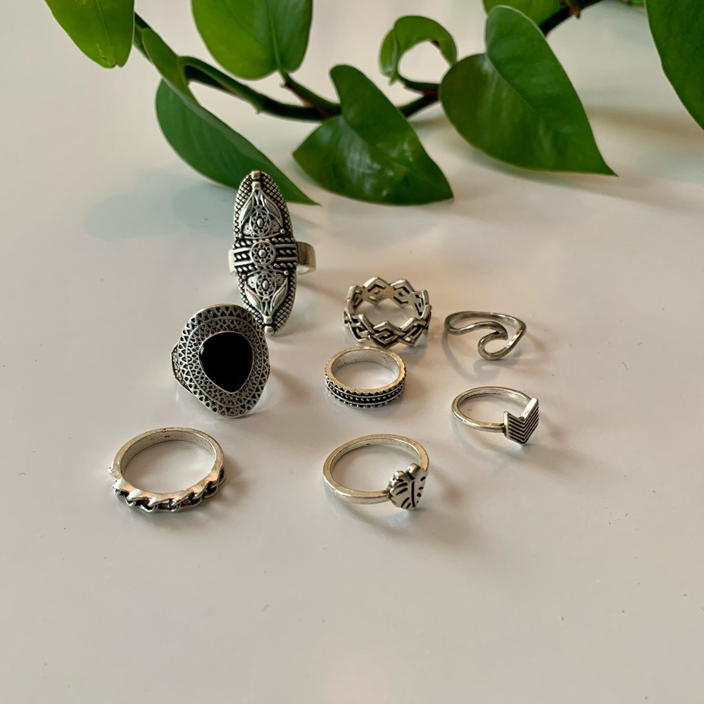 Beautiful Ring Set - Bag with 8 rings in varying sizes